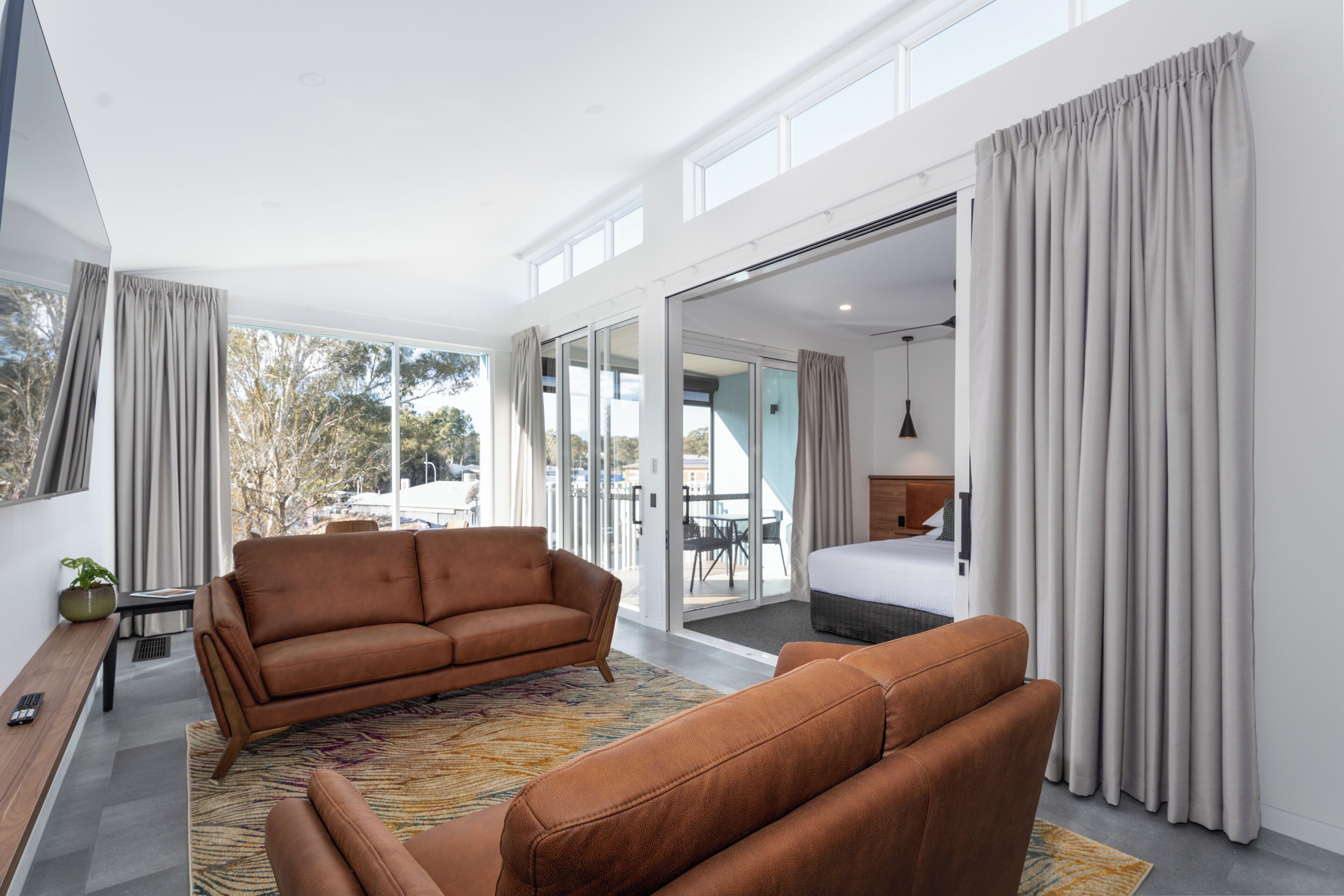 Deluxe Apartment, Accessible, Private Bathroom | Living area