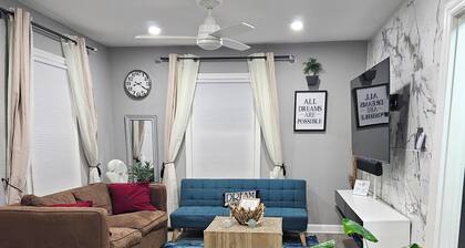 Cozy 2BR Home in Delmar Loop
