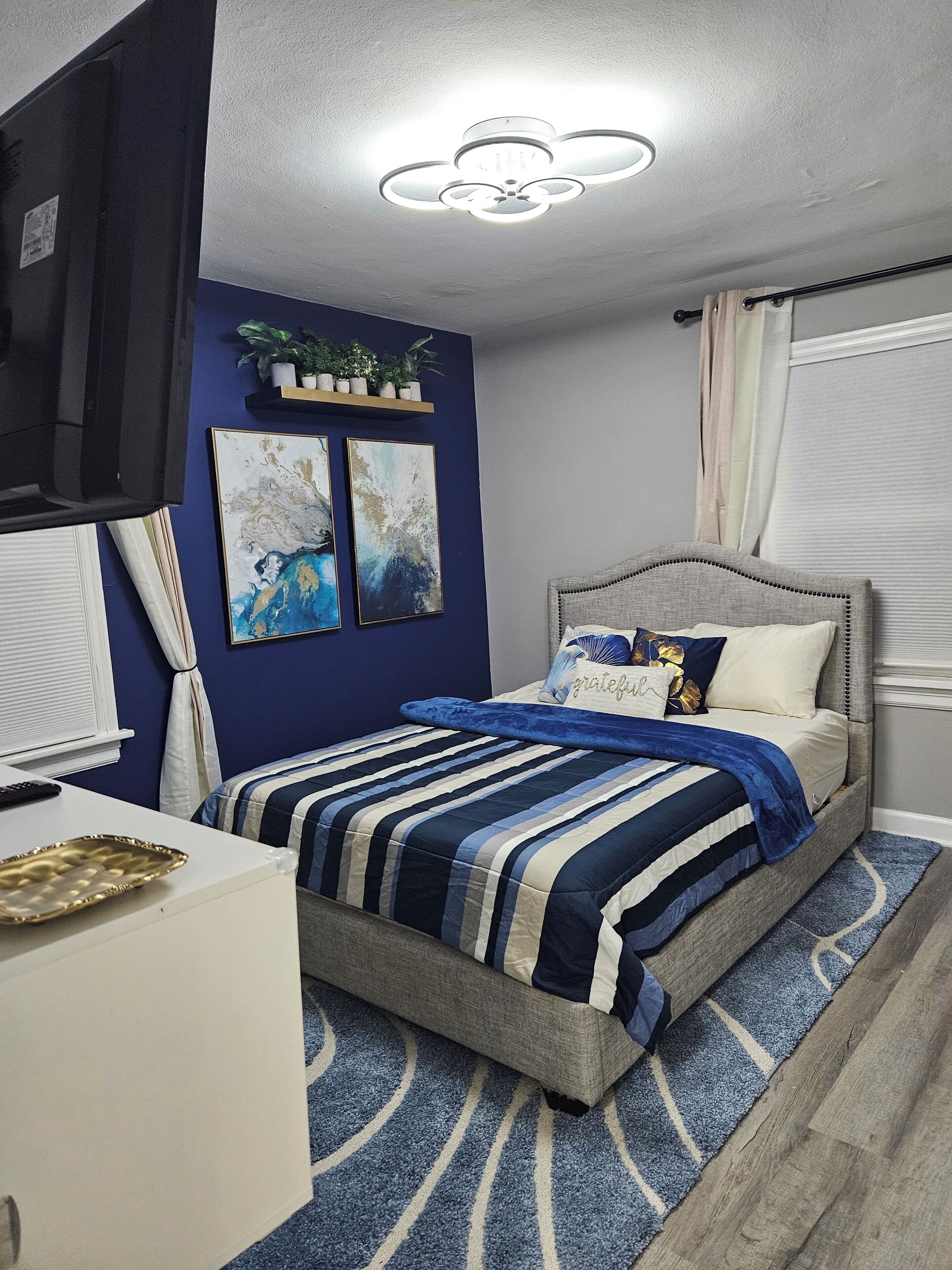 2 多间卧室、熨斗/熨衣板、WiFi、床单