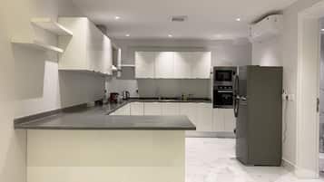 Design Apartment, 3 Bedrooms | Private kitchen