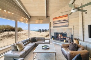 Smart-TV, Kamin, Videospiele, Stereoanlage