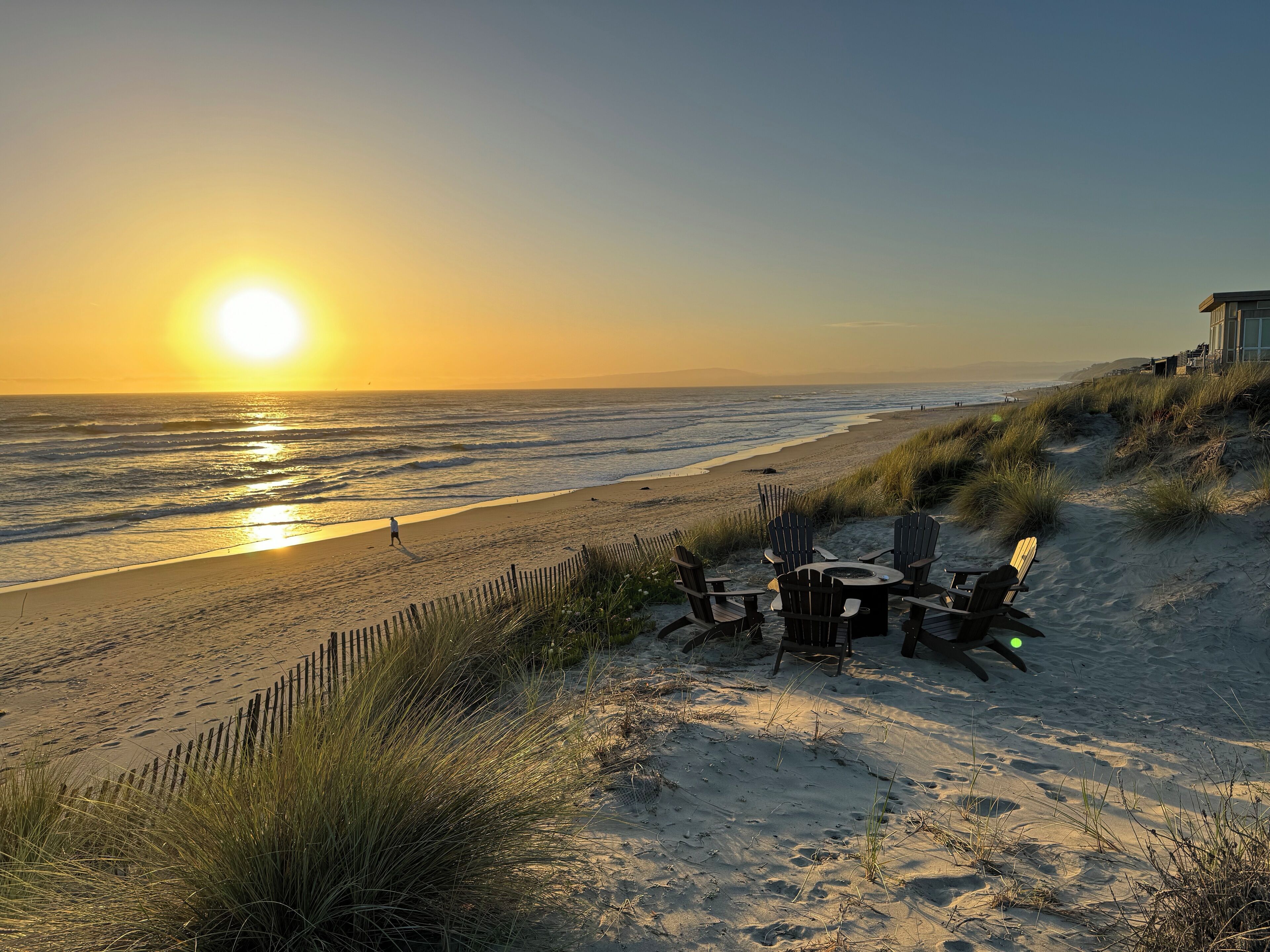 Oceanfront Retreat in the Sand, on the Beach, spectacular crashing wave views