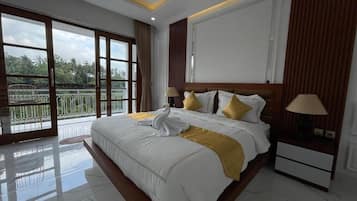 Deluxe Room | 1 bedroom, desk, bed sheets