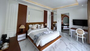 ห้องดีลักซ์ | โต๊ะทำงาน, ผ้าปูที่นอน