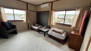 Habitación estándar, 2 habitaciones, para no fumadores, vista a la montaña | Escritorio, wifi gratis y ropa de cama