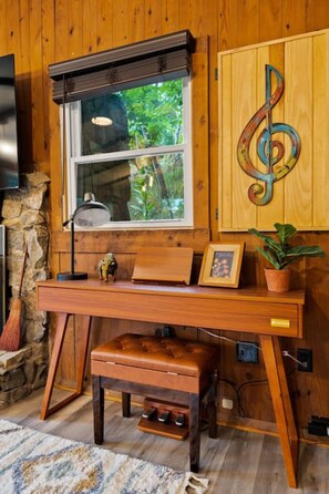 Interior - Sunset Cabin - 15 min to SNP (Elkton)