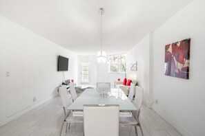Dining - Sunny Isles Ocean Reserve Condos (Sunny Isles Beach)