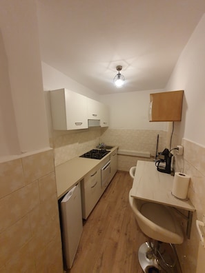 Apartment, 1 Bedroom, Smoking, Balcony | Dining