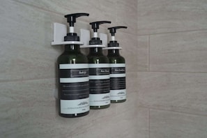 Regadera y secadora de cabello