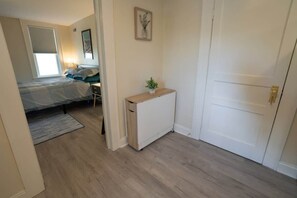 1 bedroom, iron/ironing board, free WiFi, bed sheets - Central & Safe-1BR apartment in quiet neighborhood (Roanoke)