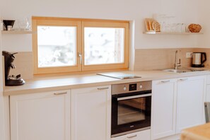 Kühlschrank, Ofen, Herdplatte, Geschirrspüler