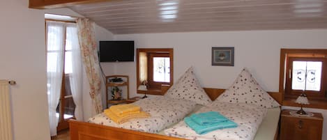1 bedroom, iron/ironing board, travel cot, WiFi