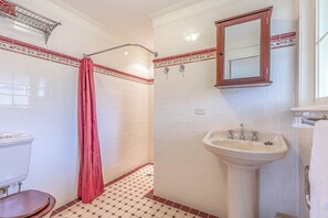 Casa família, vista para o vale | Banheiro