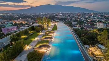 2 outdoor pools