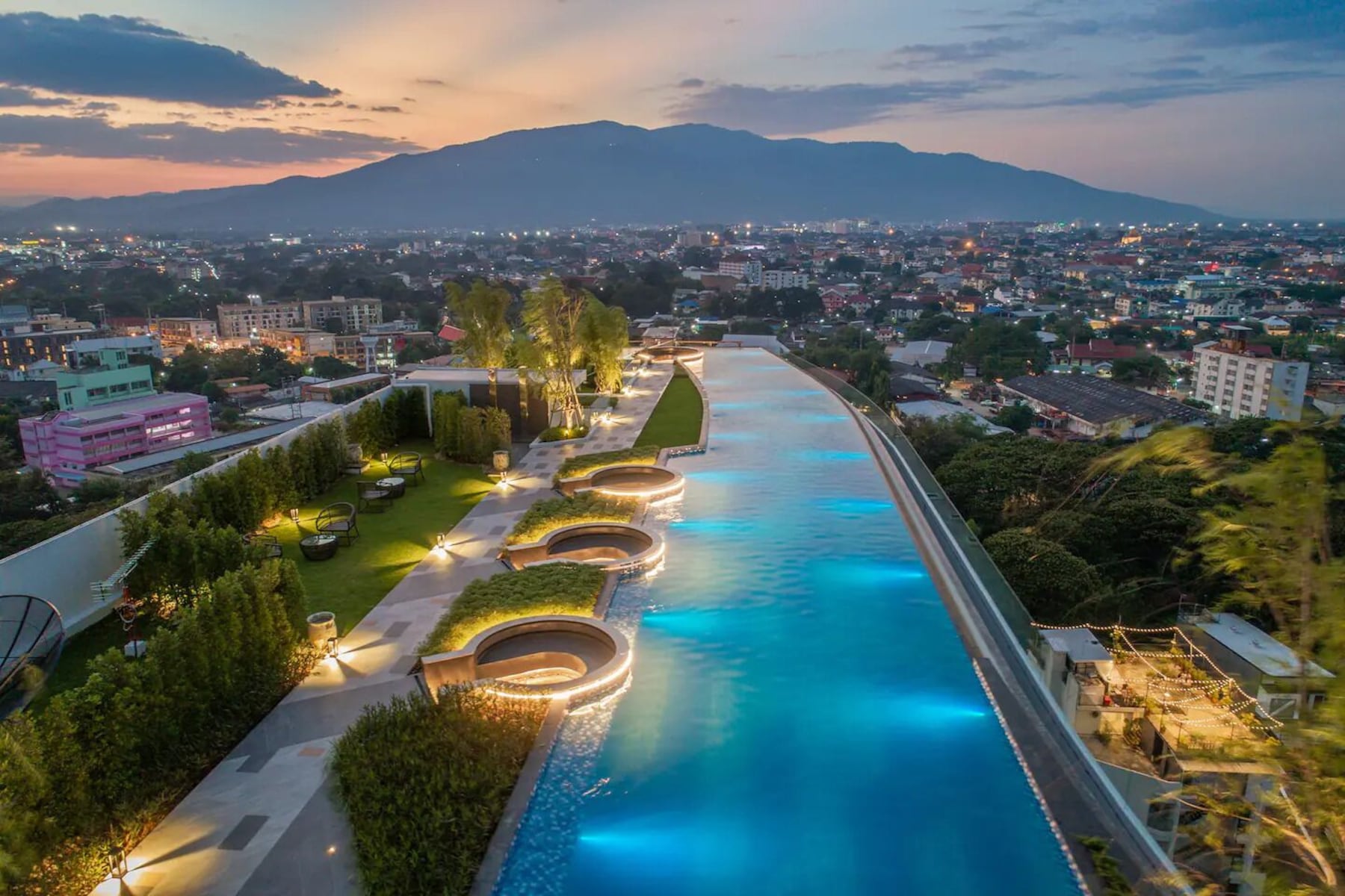 2 outdoor pools