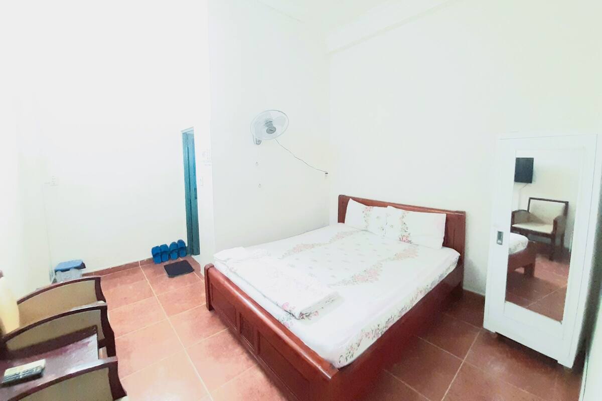Standard Double Room | Desk, laptop workspace, free WiFi, bed sheets