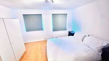 4 bedrooms, in-room safe, desk, iron/ironing board