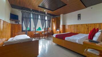 Superior Quadruple Room | Soundproofing, free WiFi, bed sheets