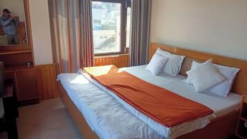 Superior Double Room | Soundproofing, free WiFi, bed sheets