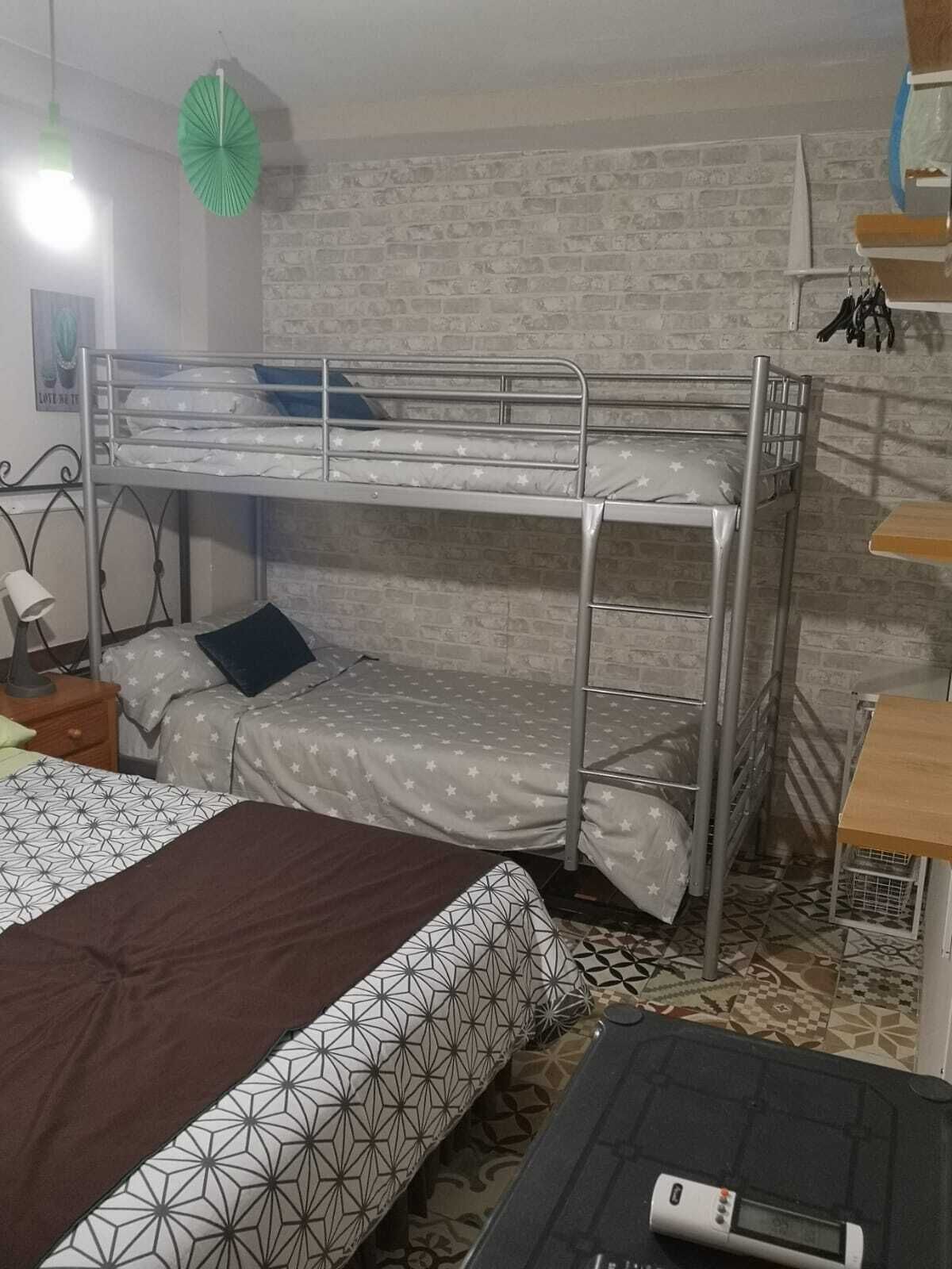 4 Schlafzimmer, Bügeleisen/Bügelbrett, kostenloses WLAN, Bettwäsche