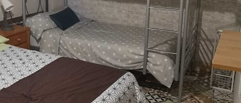 4 bedrooms, iron/ironing board, free WiFi, bed sheets