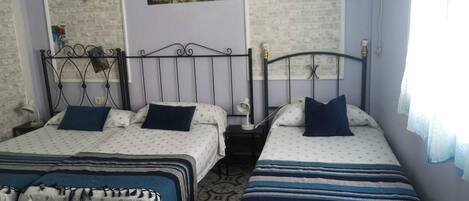 4 bedrooms, iron/ironing board, free WiFi, bed sheets