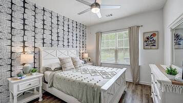 1 habitación, tabla de planchar con plancha, wifi gratis y ropa de cama