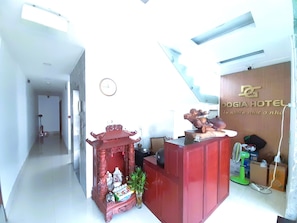 ฝ่ายต้อนรับ