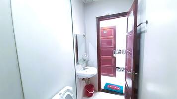 Superior Double Room | Bathroom | Shower, towels, toilet paper