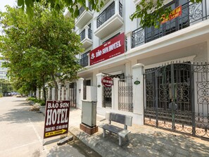 Front of property - OYO 1238 Bao Son Hotel (Hanoi)