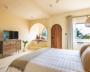 Deluxe Room, Balcony | 1 bedroom, minibar, in-room safe, desk - Isla Retreat (Fehendhoo)