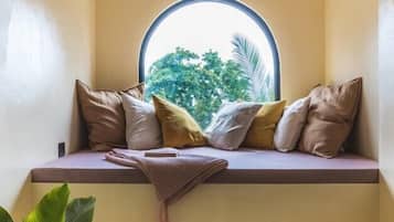 Deluxe Room, Balcony | 1 bedroom, minibar, in-room safe, desk