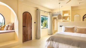 Deluxe Room, Balcony | 1 bedroom, minibar, in-room safe, desk