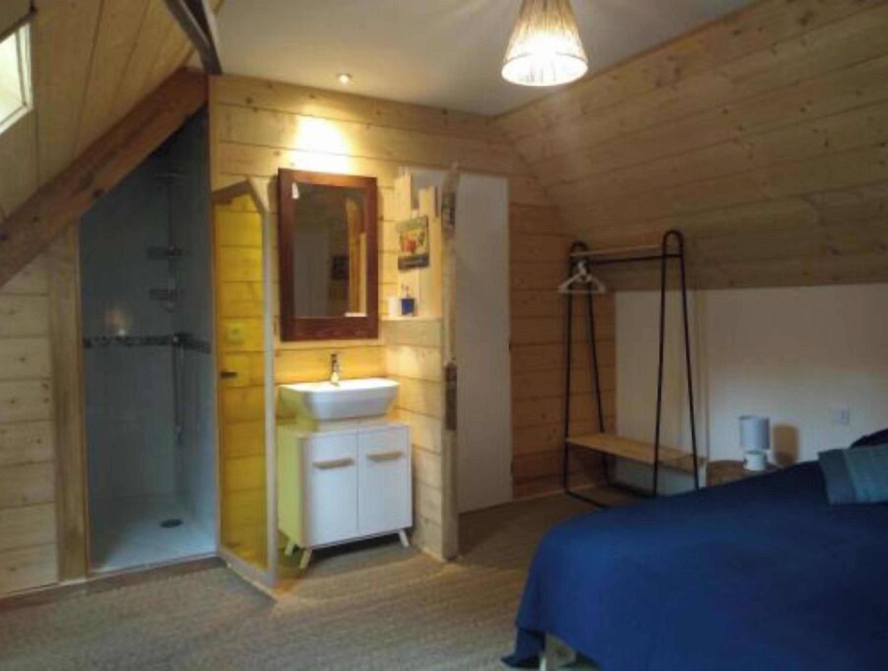 3 chambres, fer et planche à repasser, Wi-Fi gratuit