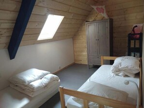 3 bedrooms, iron/ironing board, free WiFi