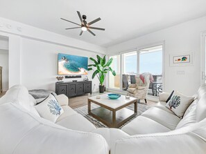 TV - Sandpipers Cove 602 - Waterfront Penthouse (Clearwater Beach)