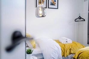 3 Schlafzimmer, Schreibtisch, Bügeleisen/Bügelbrett, kostenloses WLAN