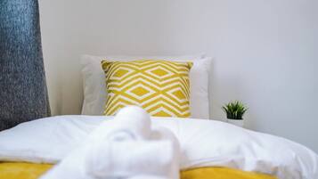 3 bedrooms, desk, iron/ironing board, free WiFi