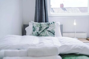 3 bedrooms, desk, iron/ironing board, free WiFi