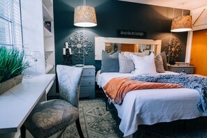 2 bedrooms, iron/ironing board, WiFi, bed sheets - Biltmore Area Cottage w/Stock Tank Pool (Phoenix)