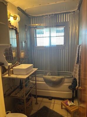 Hair dryer, towels, soap, shampoo - Biltmore Area Cottage w/Stock Tank Pool (Phoenix)