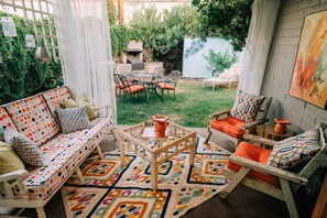 Outdoor dining - Biltmore Area Cottage w/Stock Tank Pool (Phoenix)