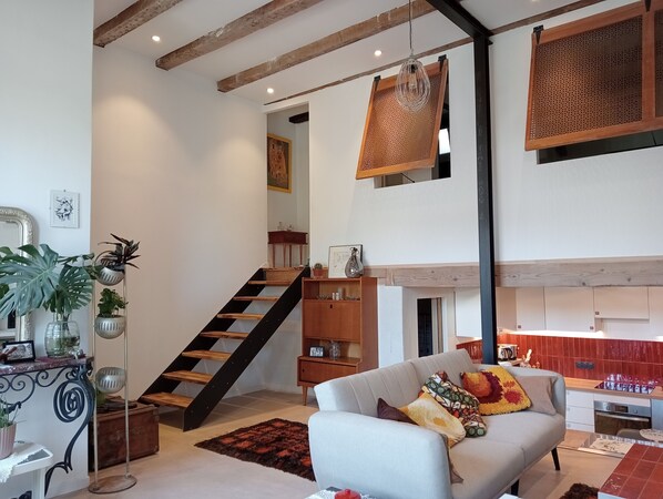 TV, video games, DVD player, books - La vie en rose (Marseille)