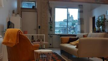 Télévision, jeux vidéo, lecteur de DVD, livres