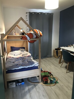 4 sovrum, wi-fi och sÀngklÀder