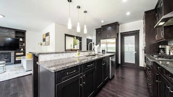 微波炉、烤箱、炉灶、洗碗机