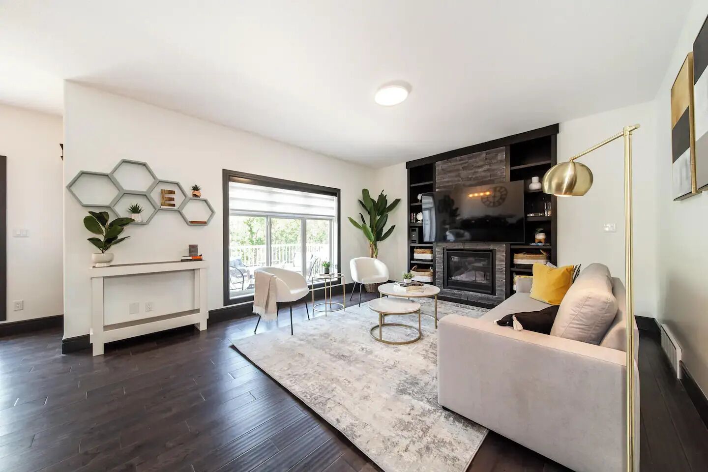 智能电视、壁炉、立体声音响