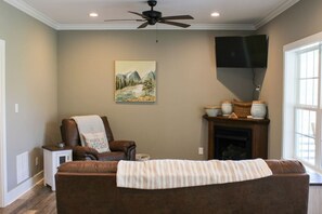 TV, fireplace