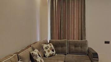 Comfort Room | Desk, laptop workspace, soundproofing, free WiFi