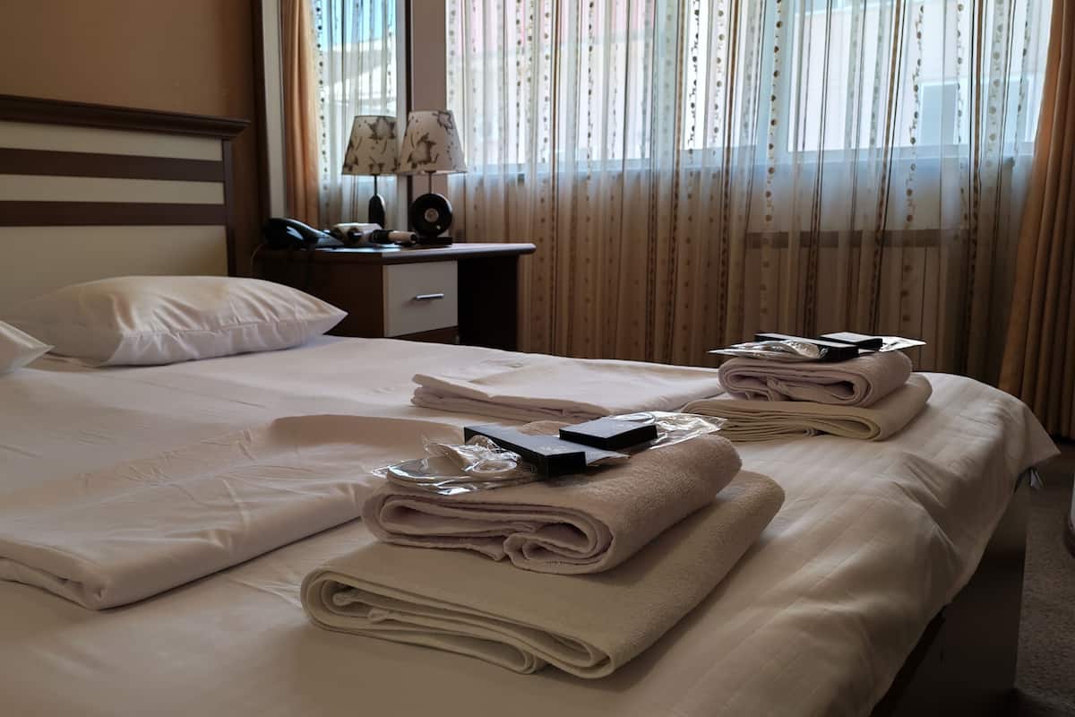 Luxury Room | Desk, laptop workspace, soundproofing, free WiFi